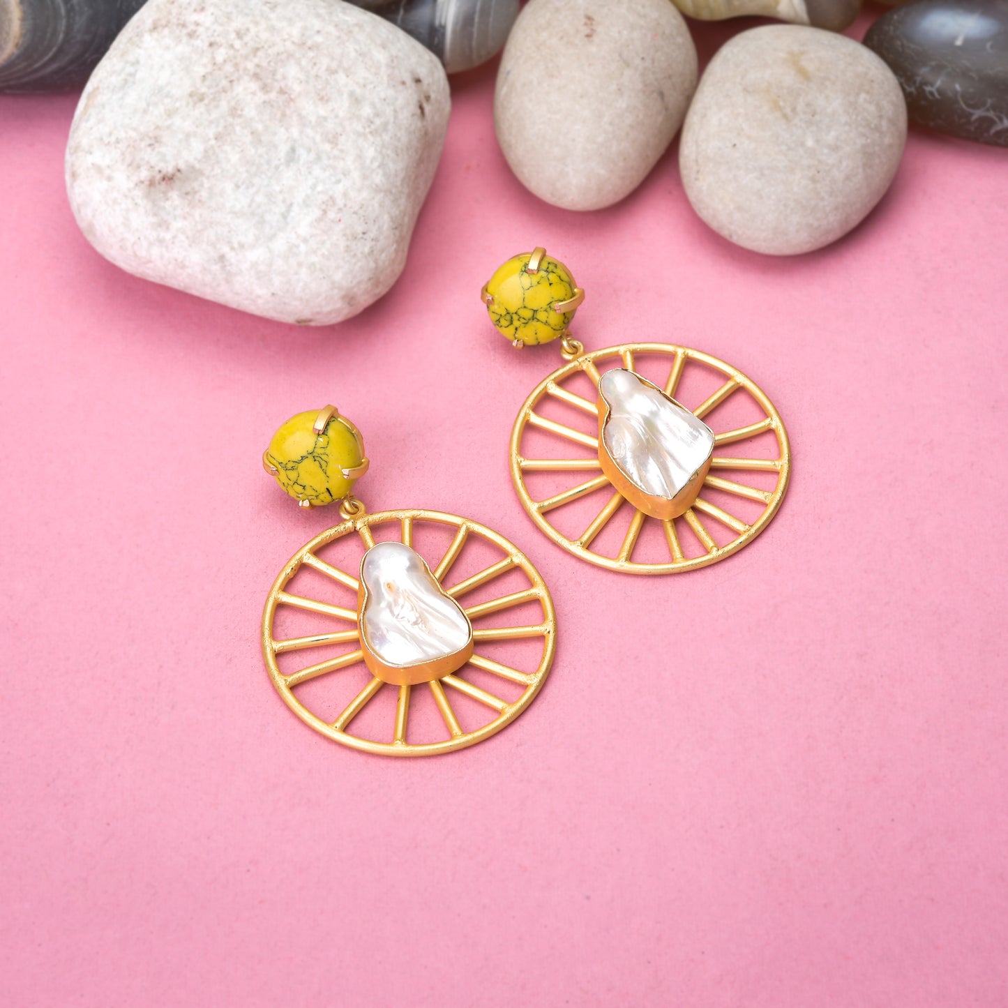 Imrasio wheel design light green color mop earring