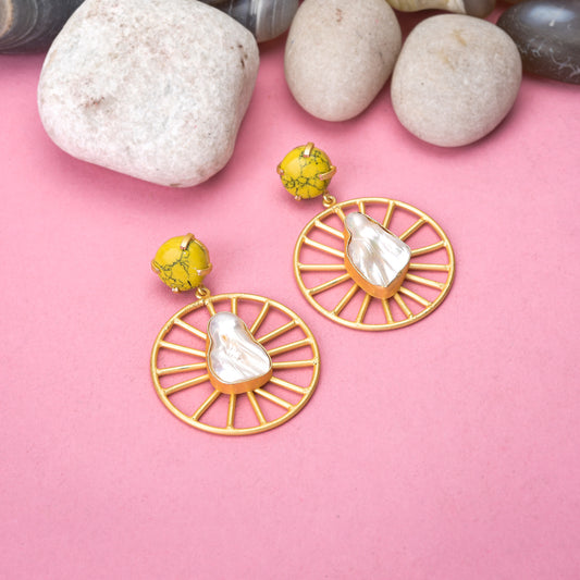 Imrasio wheel design light green color mop earring