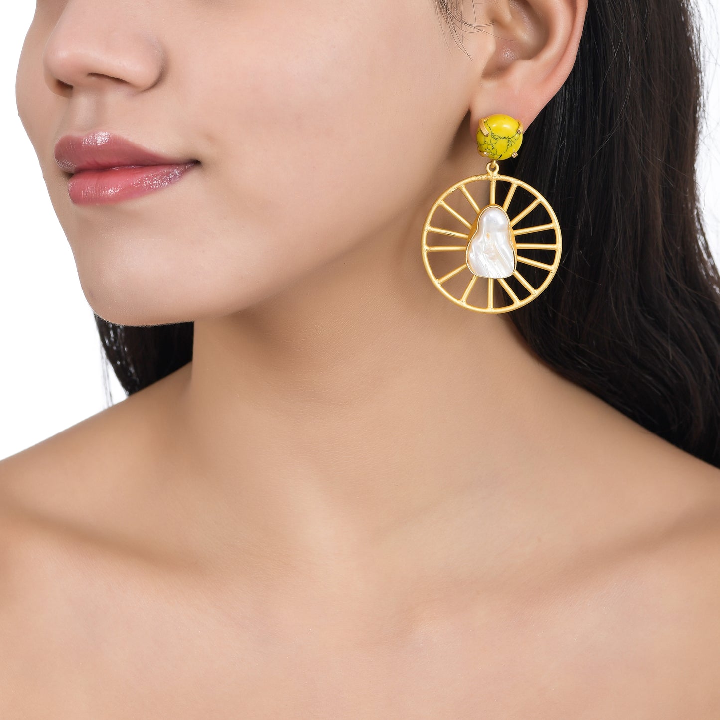 Imrasio wheel design light green color mop earring