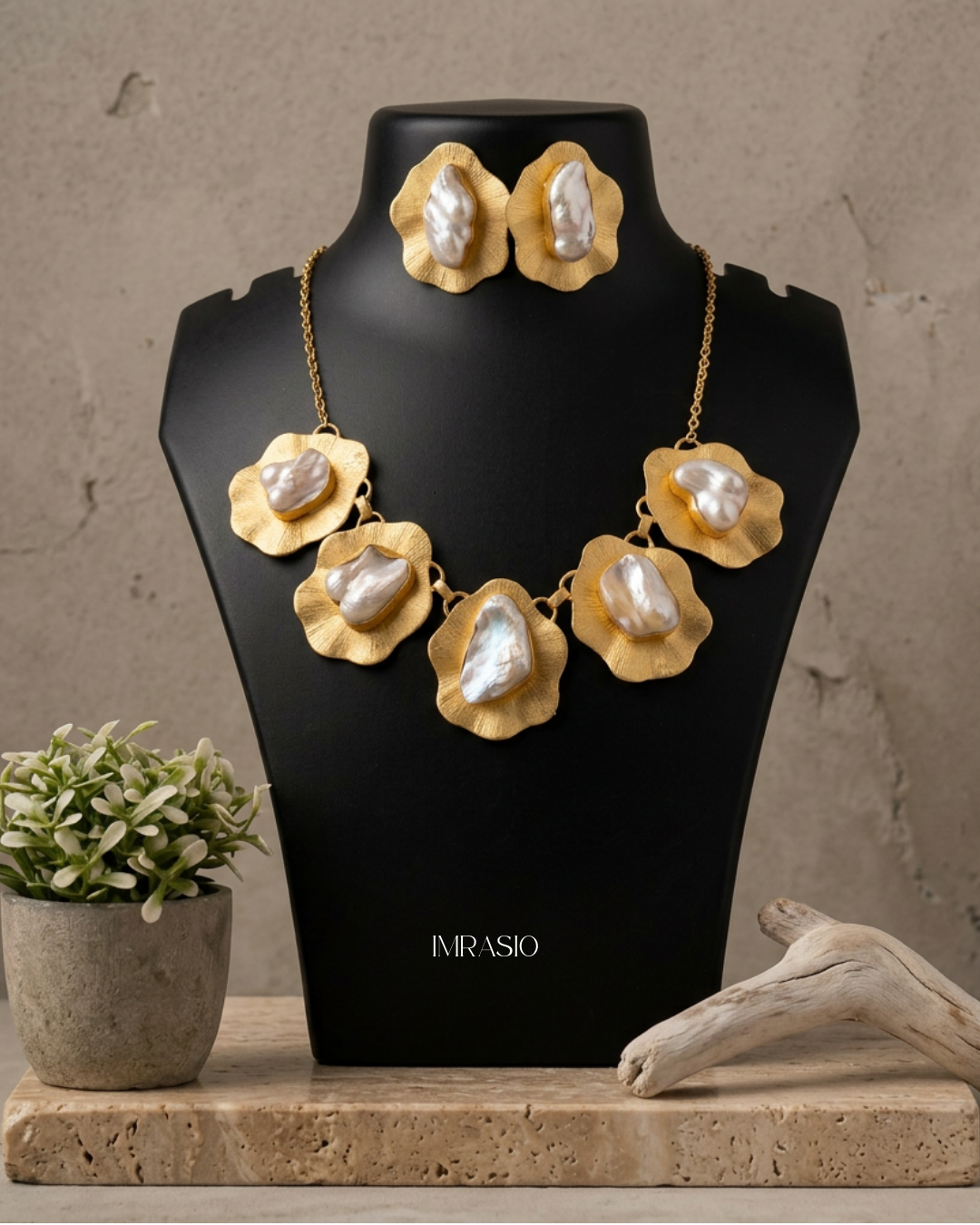 Luxury Statement Pearl & Gold-Tone Brass Necklace